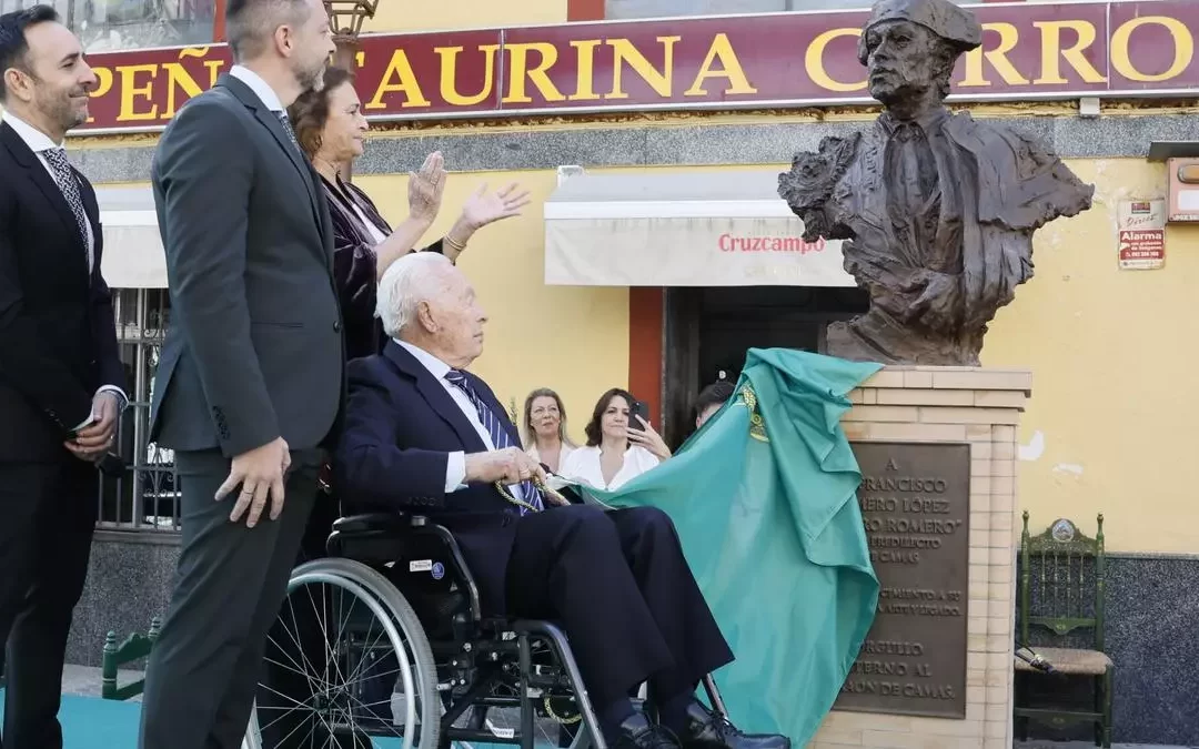 Los 91 años del maestro Curro Romero. Su natal Camas le rinde homenaje con un busto