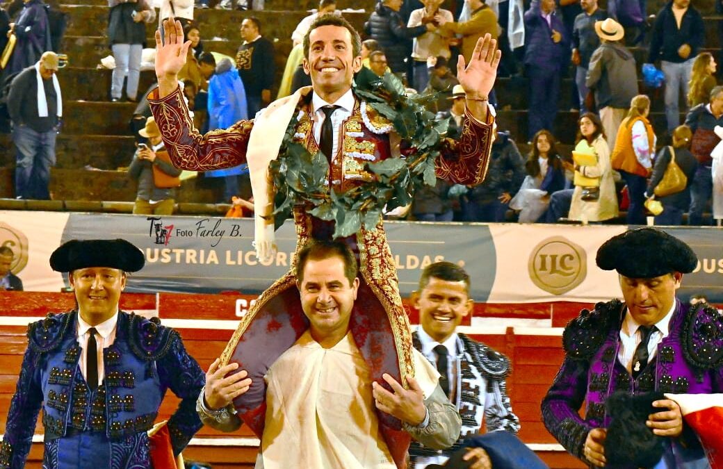 Réplica de la Catedral para David de Miranda. Mejor ganadería, Santa Bárbara, Emerson Pineda mejor subalterno y Olga Casado mejor novillero