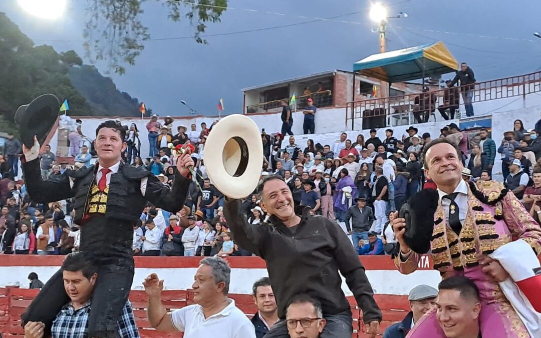 En Manta, con gran corrida de Las Ventas del Espíritu Santo. en hombros  el ganadero , Antonio Ferrera y Cristóbal Pardo