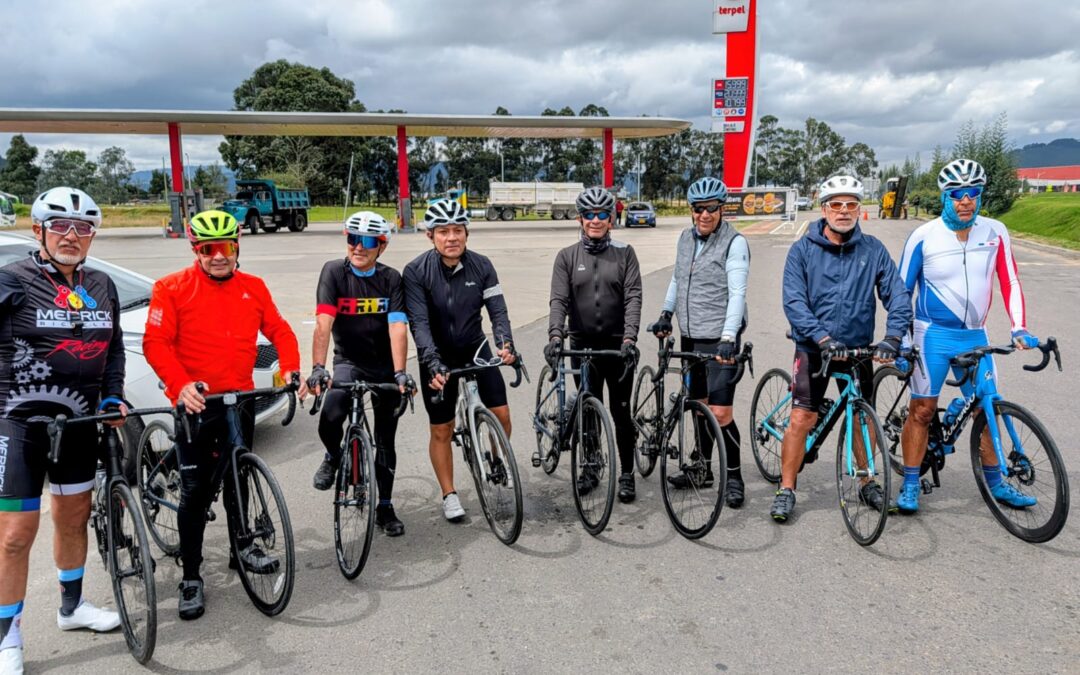 Los toreros se suben a las bicicletas liderados por el maestro César Rincón en un tour exigente por la Sabana de cundinamarca