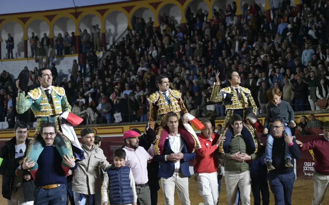 Emilio de Justo con 3 orejas en hombros con Roca y Talavante en Olivenza