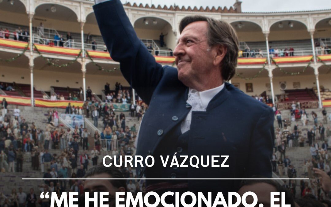 Emocionado , el maestro Curro Vázquez con el premio  Nacional de Tauromaquia