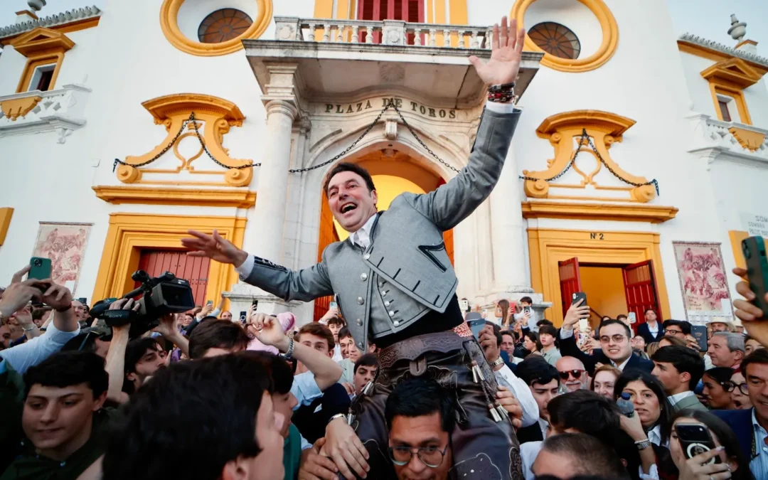 Rejoneo en Sevilla. Andy Cartagena abre la puerta del príncipe