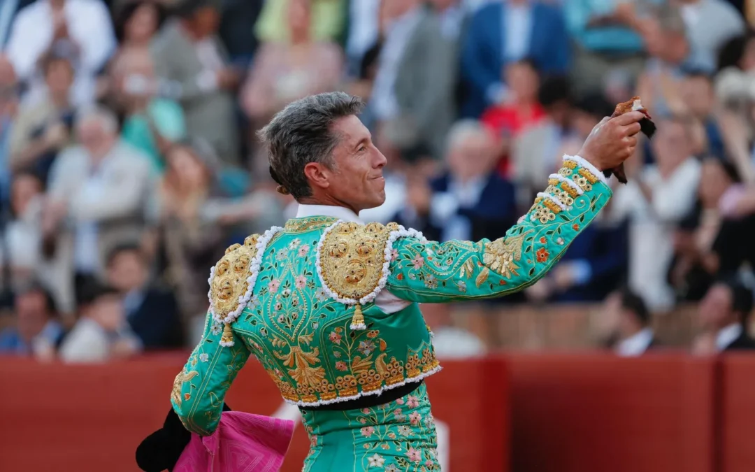 Sevilla con la corrida de Miura…Escribano ,oreja en su segundo.  Pepe Moral , y Román,( torero hormonado ) ovacionados
