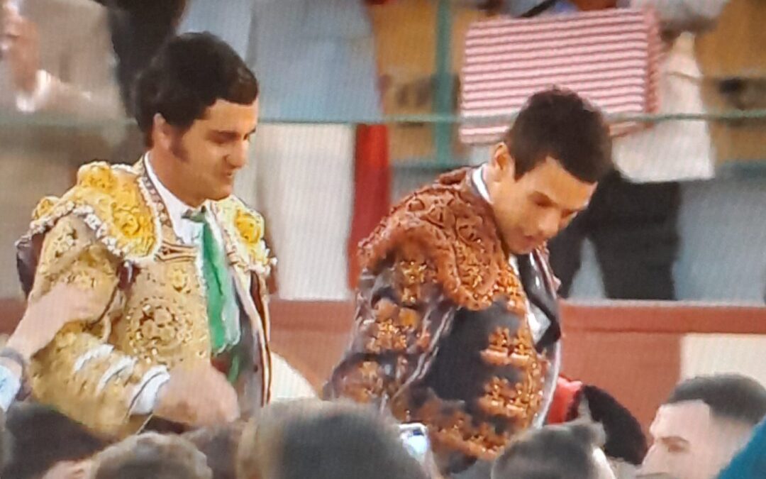 Morante y Manzanares en hombros en Jerez. Con Ortega sublimaron el toreo y elevaron a la categorìa de una bella sinfonìa el tercio de capa. Morante desatò los duendes lorquianos