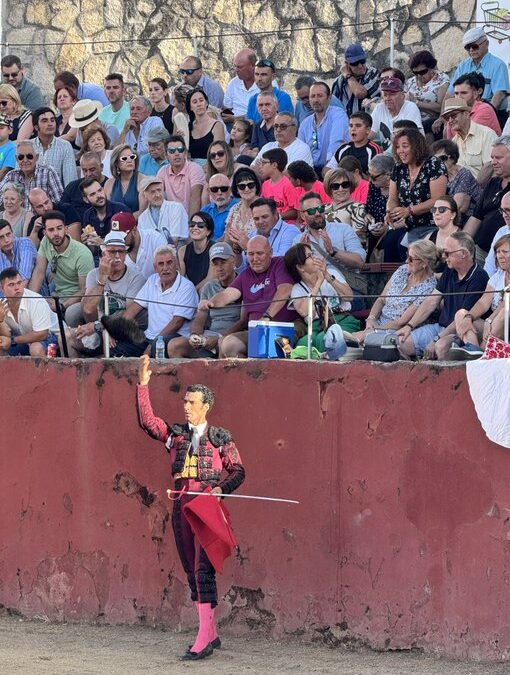 Morenito de Aranda deja su toreria en El Tiemblo y Juan de Castilla, ovaciòn y palmas