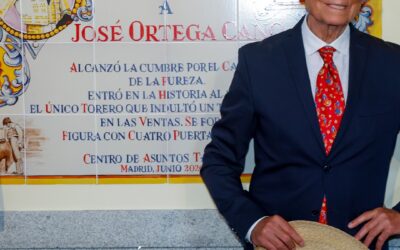 El maestro Ortega Cano y su azulejo en Las Ventas