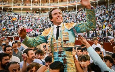 Madrid. Romàn, dos orejas de ley con un encastado Victorino. Puerta grande del valenciano apoderado por Luis Bolìvar
