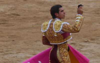 Pamplona. Escribano, oreja y en el segundo se la niegan. Pepe Moral, silencio y Colombo, oreja. Emocionante faena del venezolano con un gran toro, el sexto