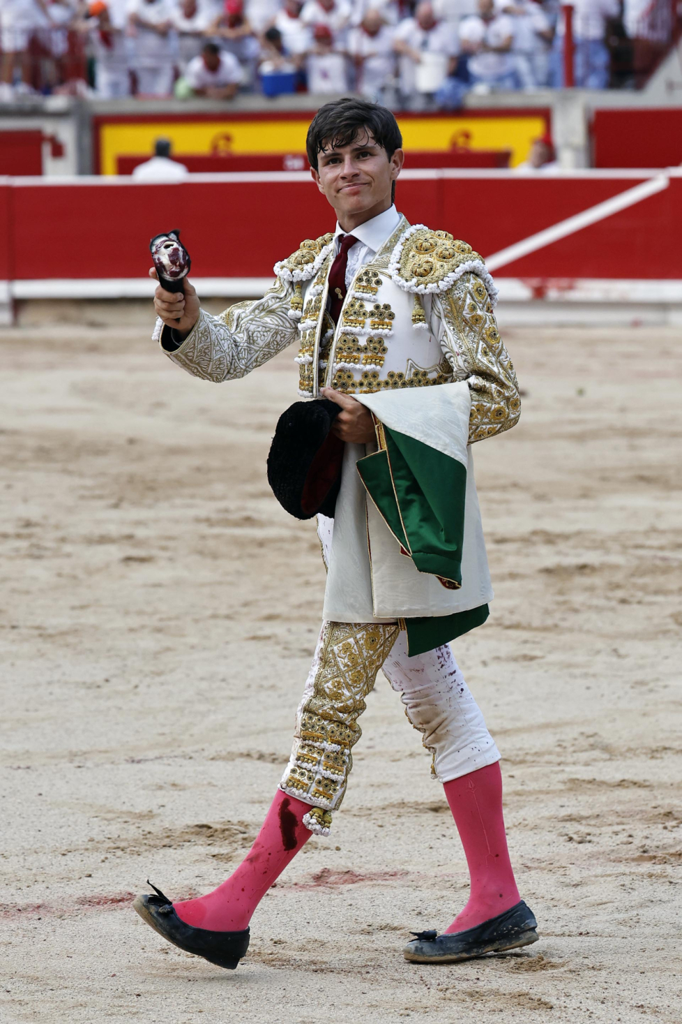 oreja a aaron en pamplona