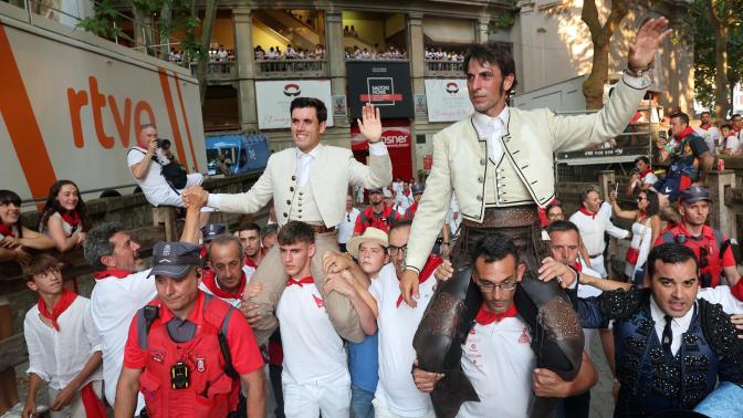 Armendariz y Guillermo Hermoso , puerta grande en Pamplona