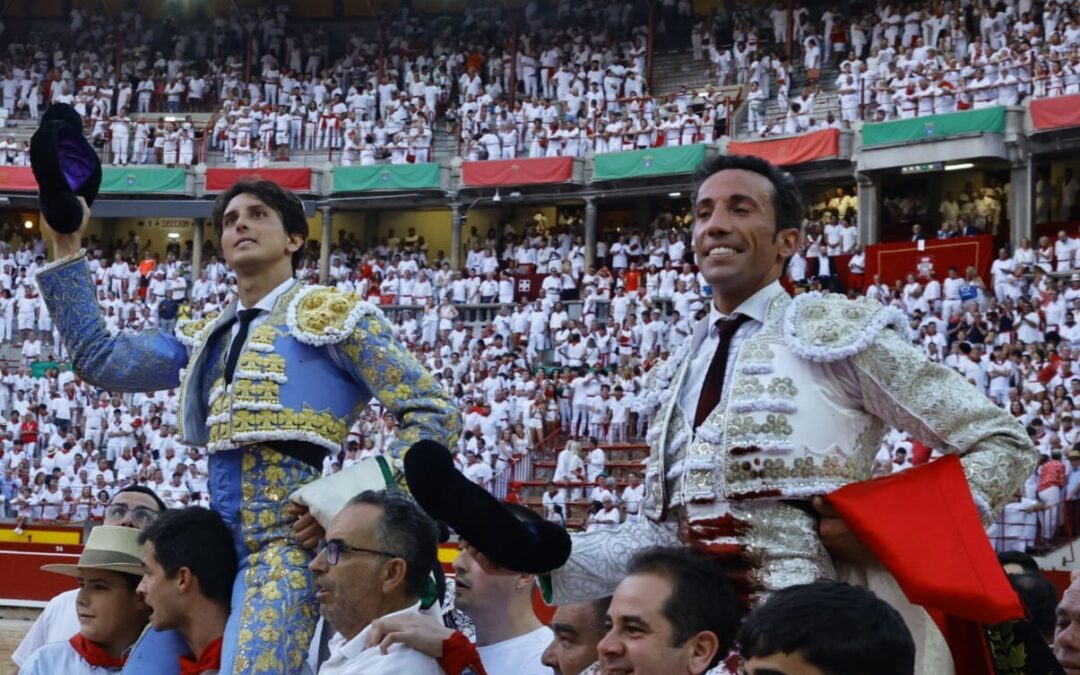 En Pamplona , Roca y de Miranda ,puerta grande