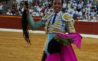 Apabullante David de Miranda en Ecija. 6 orejas , dos rabos y vuelta al cuarto gran toro de Algarra