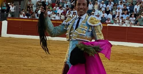 Apabullante David de Miranda en Ecija. 6 orejas , dos rabos y vuelta al cuarto gran toro de Algarra