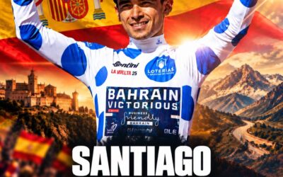 Santiago Buitrago, campeòn de la montaña en el podio este domingo al finalizar la vuelta España que en esta ediciòn hizo un guiño al toreo