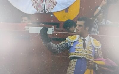 Faenòn de Romàn en el quinto con un bravo y encastado Victorino en Acho que marra con la espada y echa por la borda un triunfo de puerta grande. Una sola vuelta al ruedo, la de Morenito de Aranda