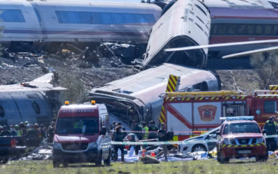 Los taurinos al auxilio para aliviar la tragedia de dos trenes de alta velocidad en Toledo ,España , que deja al menos 68muertos y  180 heridos