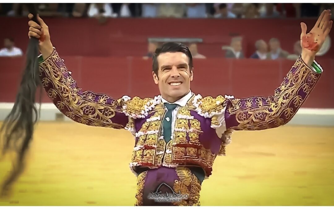 Emilio de Justo cerrò con un rabo y puerta grande en Jaèn con gran corrida de El Parralejo