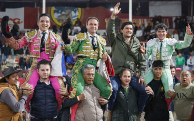 Manolo Castañeda triunfa en Hidalgo y sale en hombros